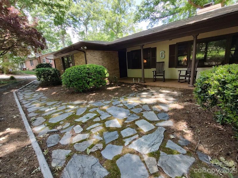 704 3rd Ave NE, Conover, NC 28613