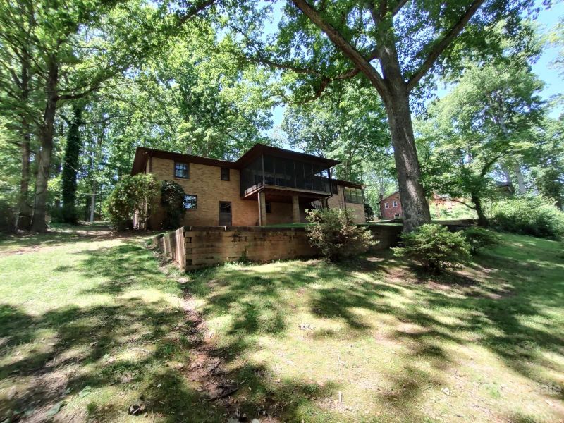 704 3rd Ave NE, Conover, NC 28613