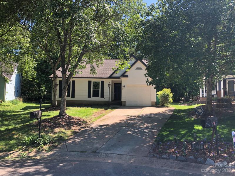 9109 Gatwick Ct, Charlotte, NC 28215