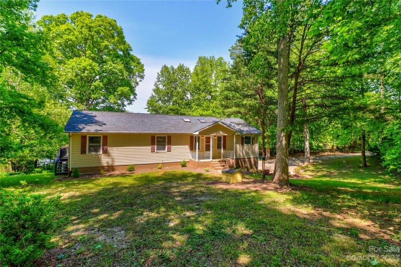 7490 Stonewall St, Sherrills Ford, NC 28673