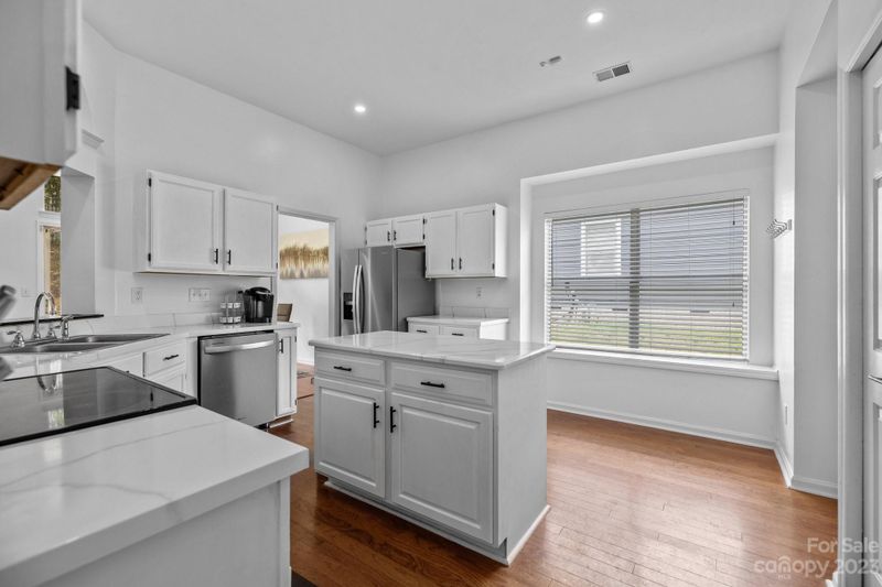 10016 Ashley Farm Dr, Matthews, NC 28105