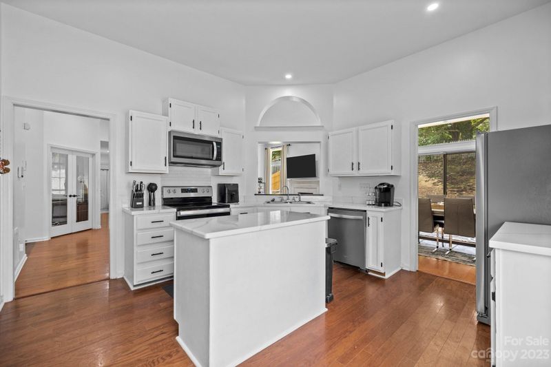 10016 Ashley Farm Dr, Matthews, NC 28105