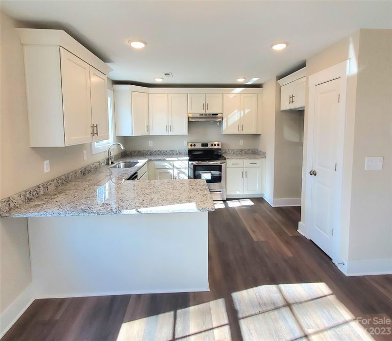 610 E Carpenter St, Dallas, NC 28034