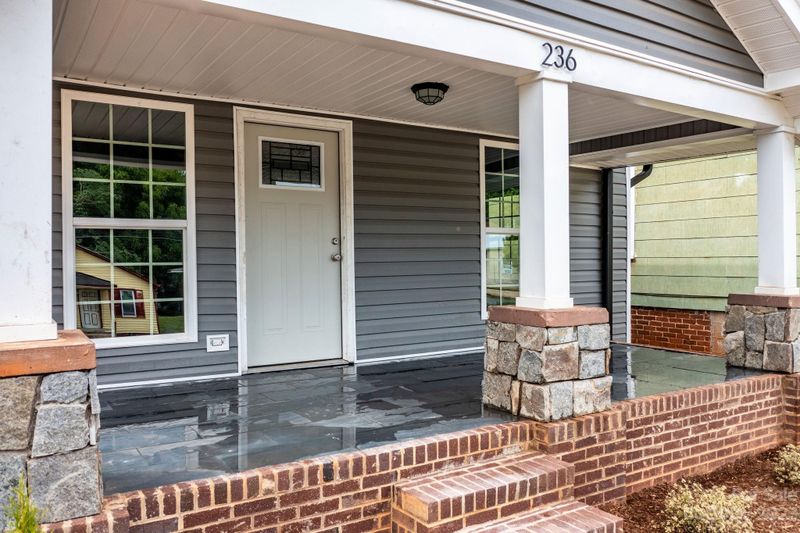 236 8th Avenue Dr SW, Hickory, NC 28602
