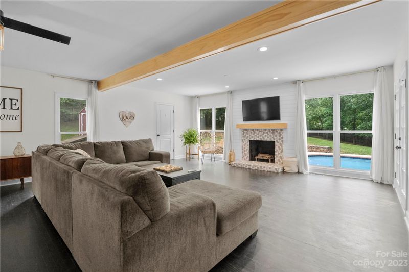 131 Silverleaf Ln, Mooresville, NC 28115