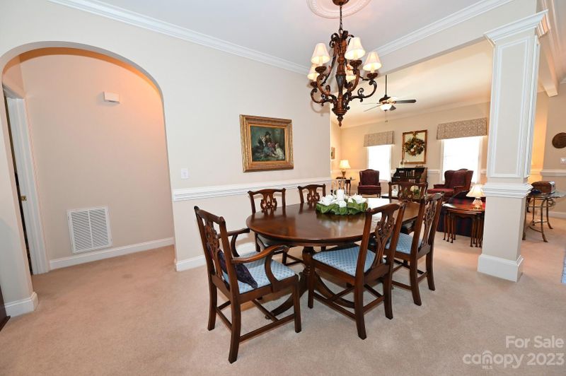 806 3rd St NE, Conover, NC 28613