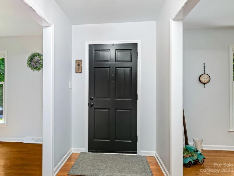 5830 Idlebrook Dr, Charlotte, NC 28212