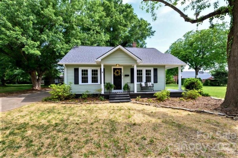34 19th Ave NW, Hickory, NC 28601