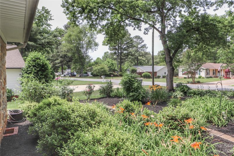 1508 Cameron Dr, Statesville, NC 28625