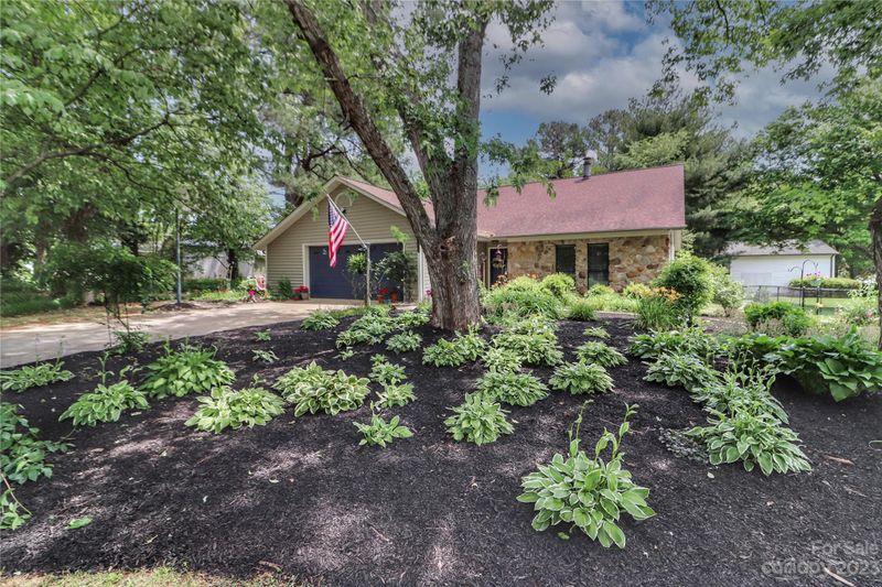 1508 Cameron Dr, Statesville, NC 28625