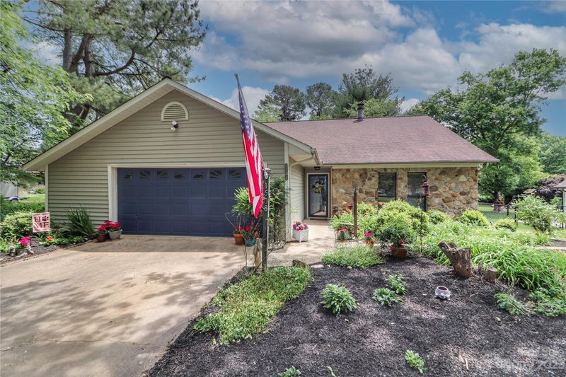 1508 Cameron Dr, Statesville, NC 28625