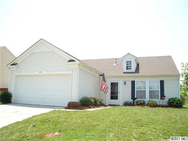 1934 Leesburg Dr #206, Clover, SC 29710
