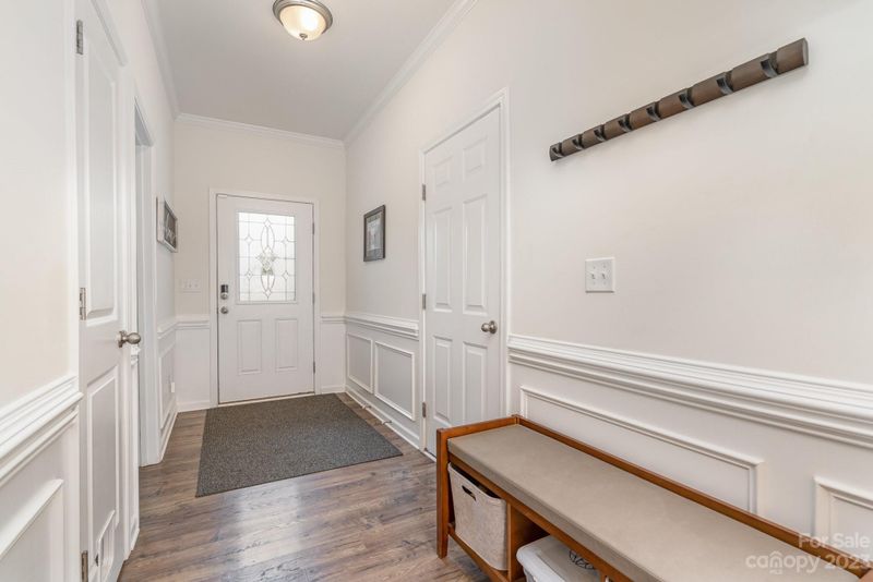 3323 Chase Forest Ct, Matthews, NC 28105