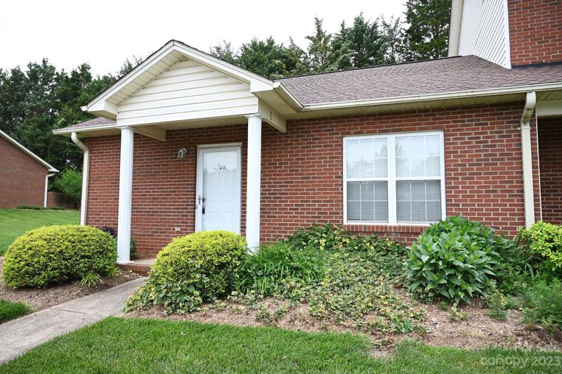 102 NE Brandywine Dr NE, Conover, NC 28613