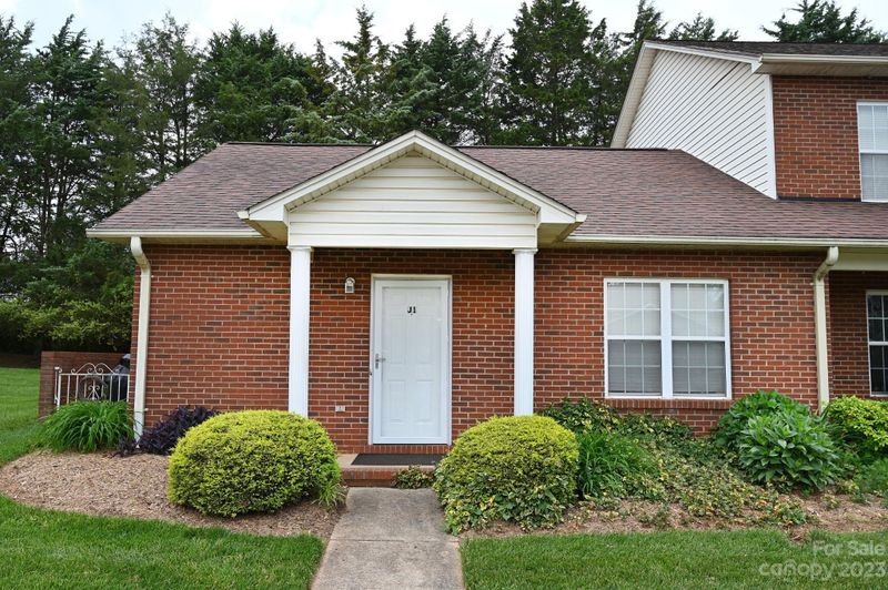 102 NE Brandywine Dr NE, Conover, NC 28613