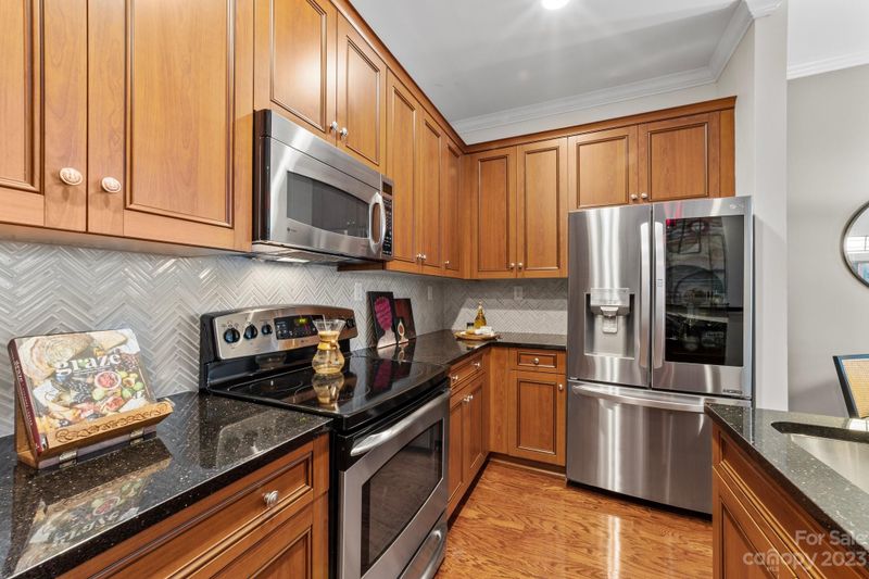 230 S Tryon St #906, Charlotte, NC 28202