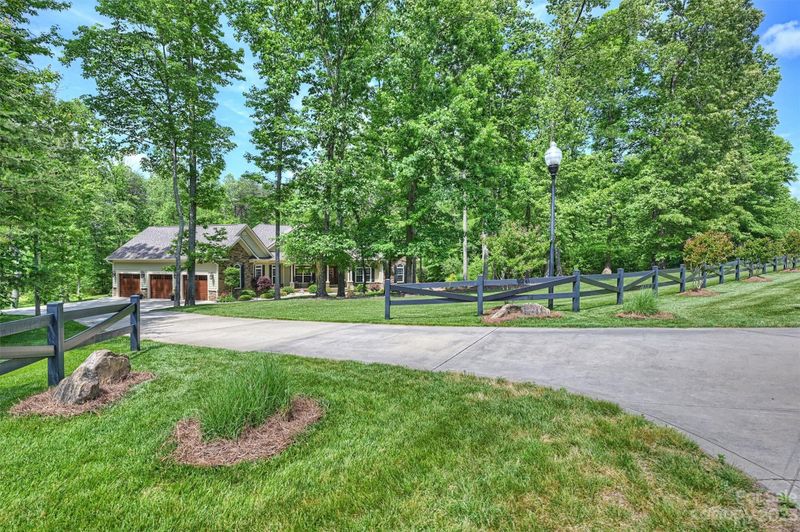 6601 Ridgemont Dr, Denver, NC 28037