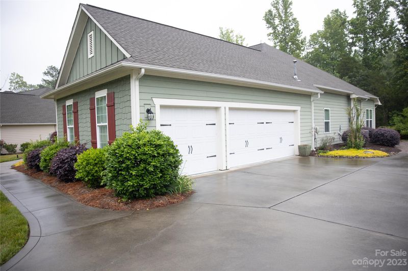 4546 Sunprince Dr, Harrisburg, NC 28075