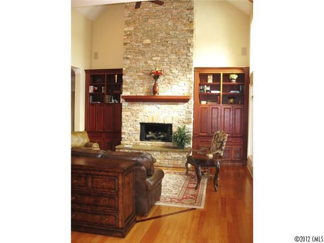 7060 Lakeside Point Dr, Belmont, NC 28012