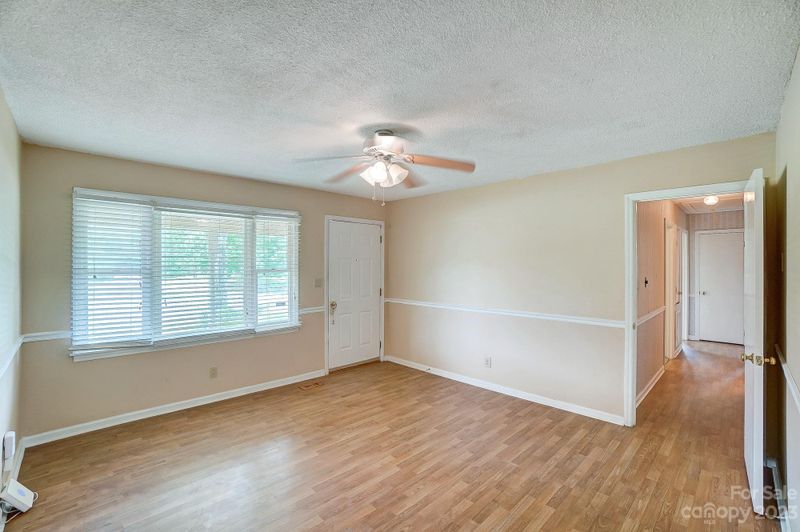 744 Ike Lynch Rd, Dallas, NC 28034
