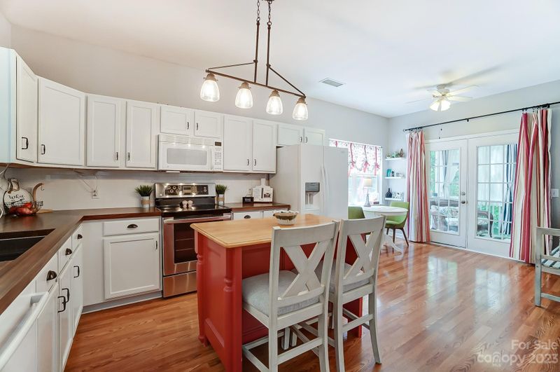6310 Old Surrey Ct, Indian Trail, NC 28079