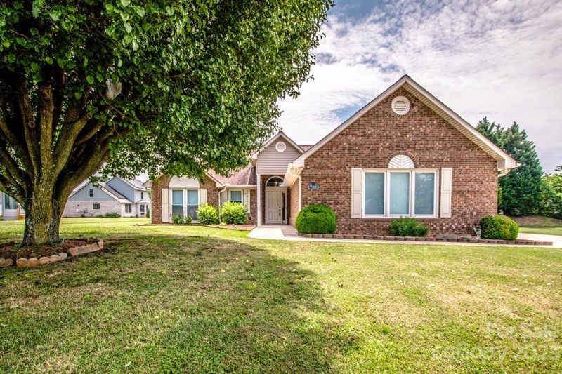 738 Emerson Dr, Mooresville, NC 28115