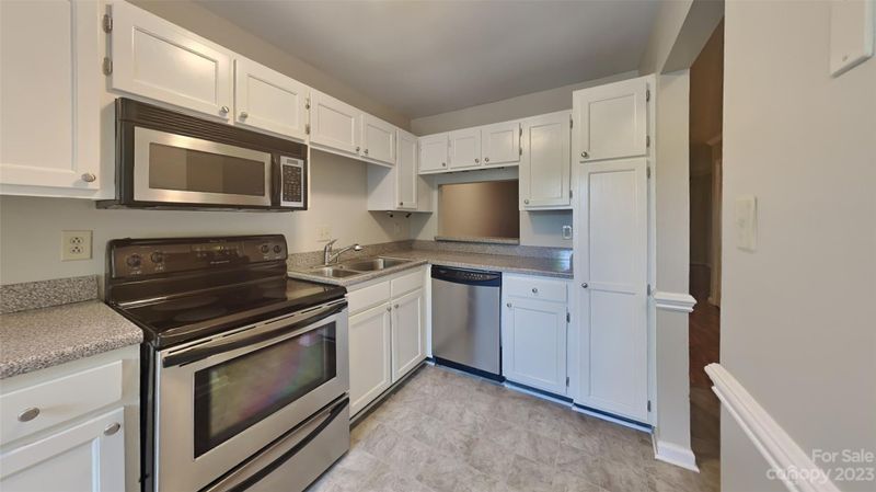 8225 Pineville Matthews Rd #E, Charlotte, NC 28226