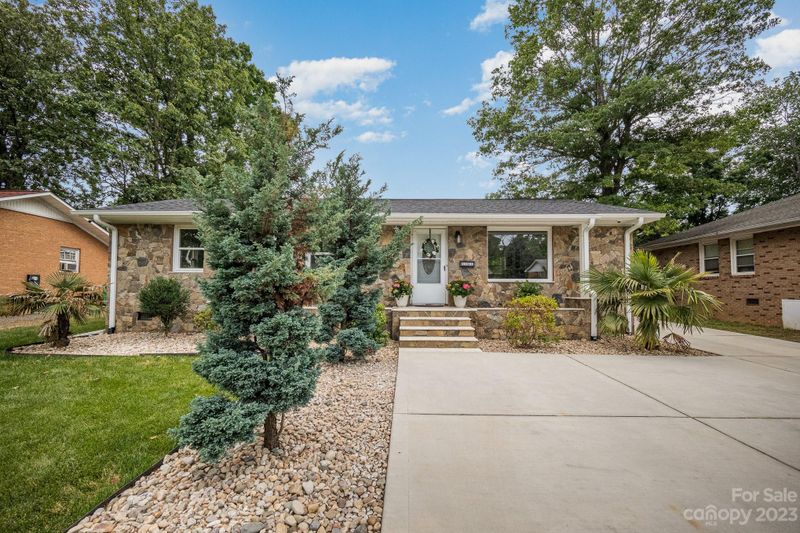 1131 Georgetown Dr, Charlotte, NC 28213