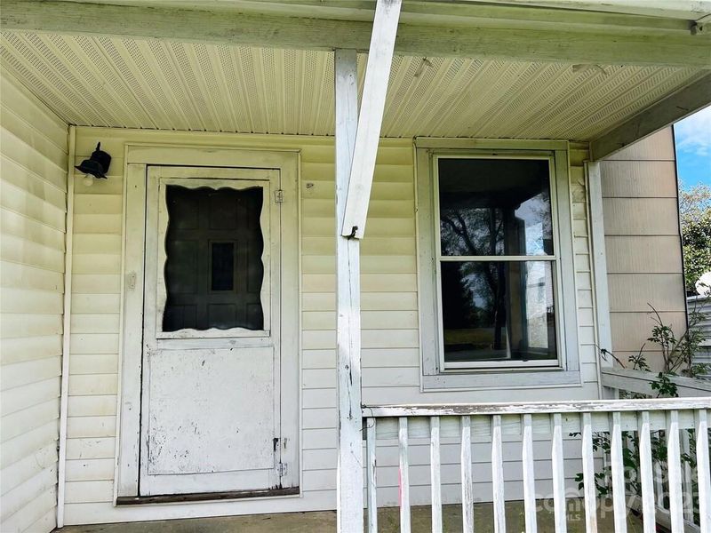 22 Broad St, Great Falls, SC 29055