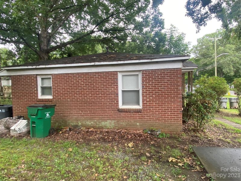 1704 Catherine Simmons Ave, Charlotte, NC 28216