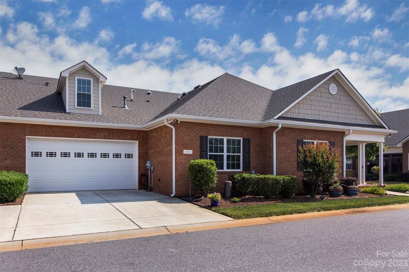 8313 Glacier Dr, Denver, NC 28037