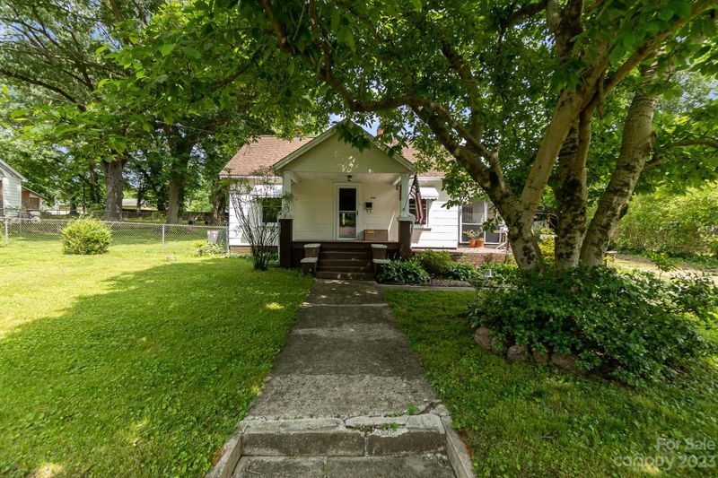 504 S College St, Dallas, NC 28034