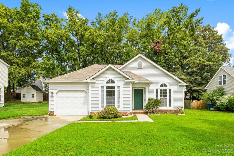 1111 Kerry Greens Dr, Matthews, NC 28104