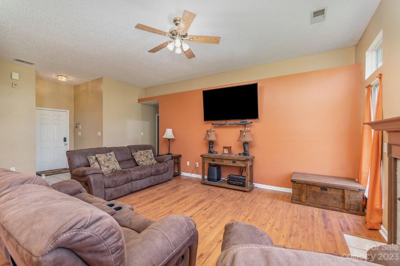 13537 Willow Falls Rd, Charlotte, NC 28215