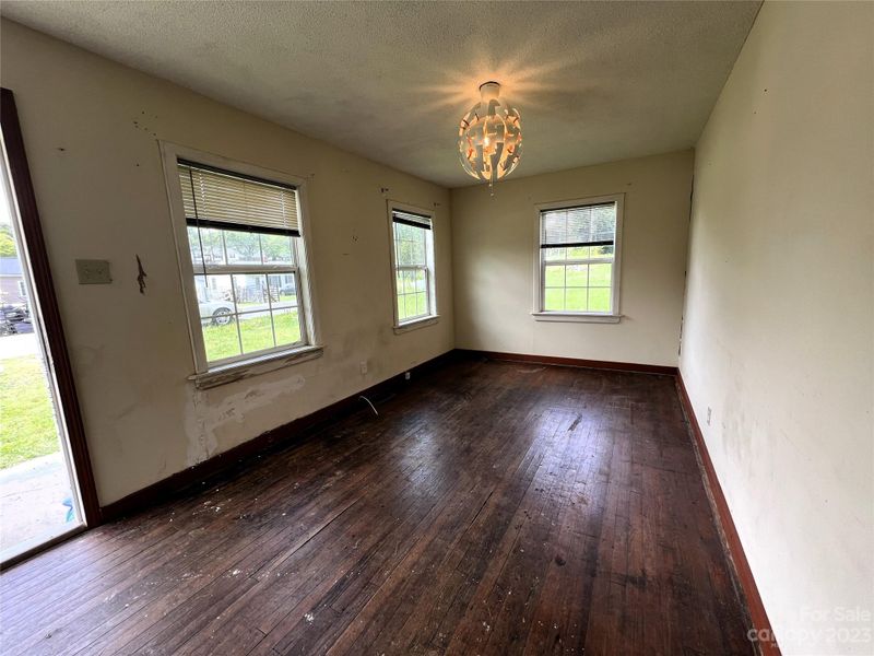 106 E Gibbs St, Dallas, NC 28034