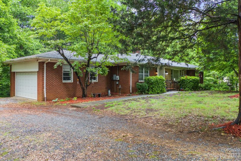 1050 20th St NE, Hickory, NC 2860