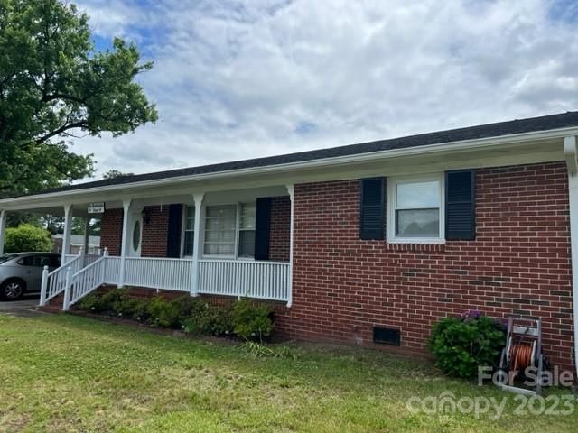 592 Glenn St, Chester, SC 29706