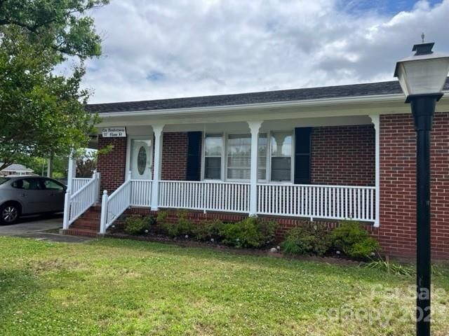 592 Glenn St, Chester, SC 29706