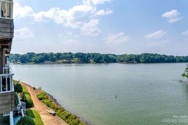 9808 Emerald Point Dr, Charlotte, NC 28278