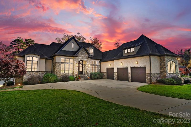 2105 Salem Dr, Lake Wylie, SC 29710