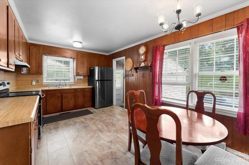 3700 Slagle Dr, Charlotte, NC 28215