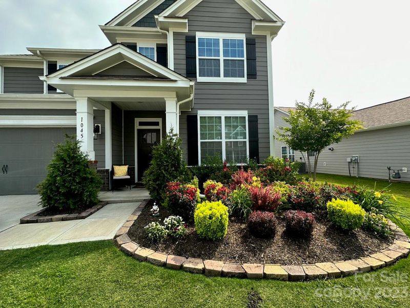 1045 Thoroughbred Dr, Iron Station, NC 28080