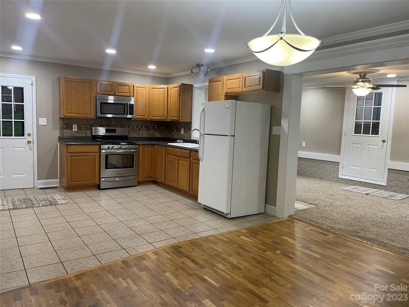 1048 W 1st St, Newton, NC 28658