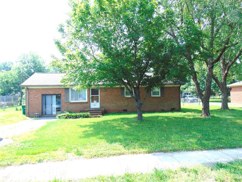1200 Stallings Rd, Matthews, NC 28104