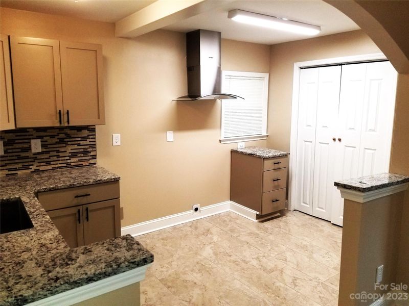 1332 Oaklawn Ave, Charlotte, NC 28206