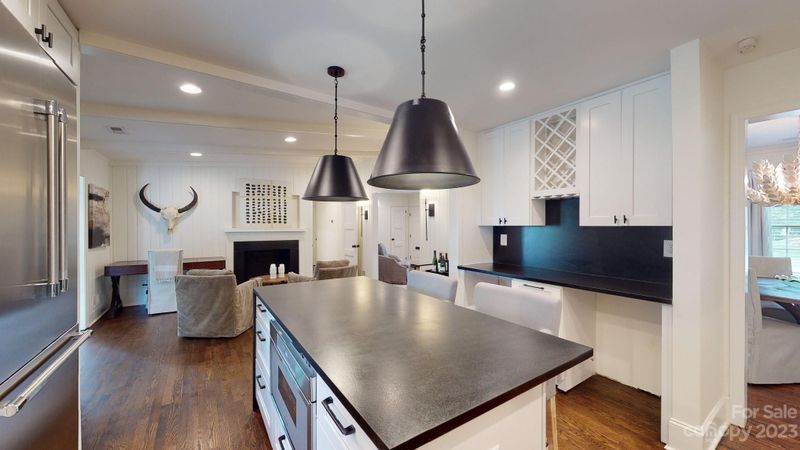 3643 Barclay Downs Dr, Charlotte, NC 28209