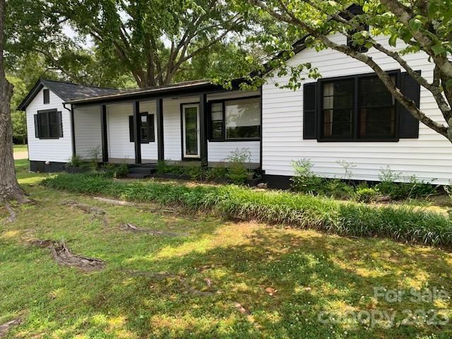2802 Filbert Hw, Clover, SC 29710