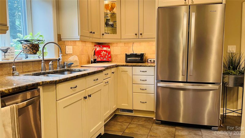 4101 Meadowridge Dr, Charlotte, NC 28226