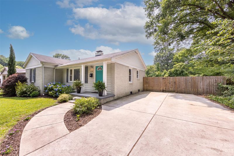 1119 Dresden Dr W, Charlotte, NC 28205