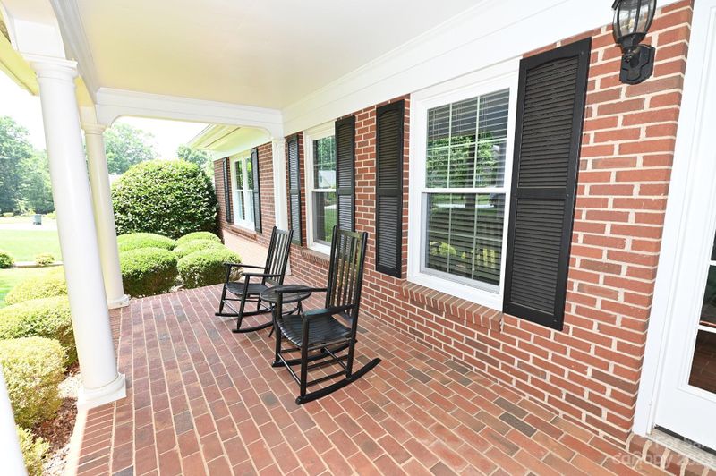 213 9th St NE, Conover, NC 28613